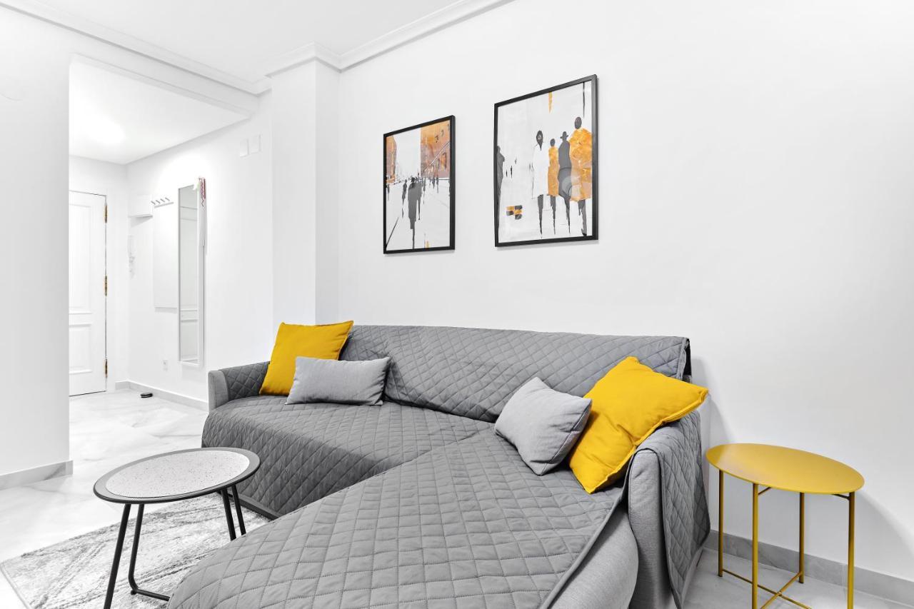 Lovely Sunny Apartment With Shared Pool And Private Parking Торевиеха Екстериор снимка