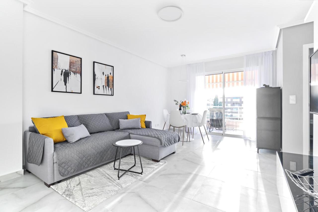 Lovely Sunny Apartment With Shared Pool And Private Parking Торевиеха Екстериор снимка