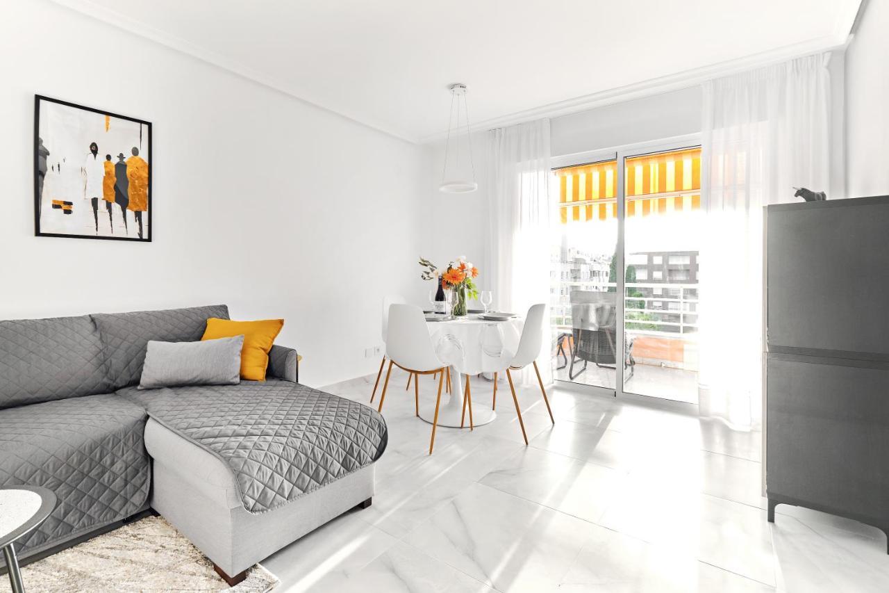 Lovely Sunny Apartment With Shared Pool And Private Parking Торевиеха Екстериор снимка