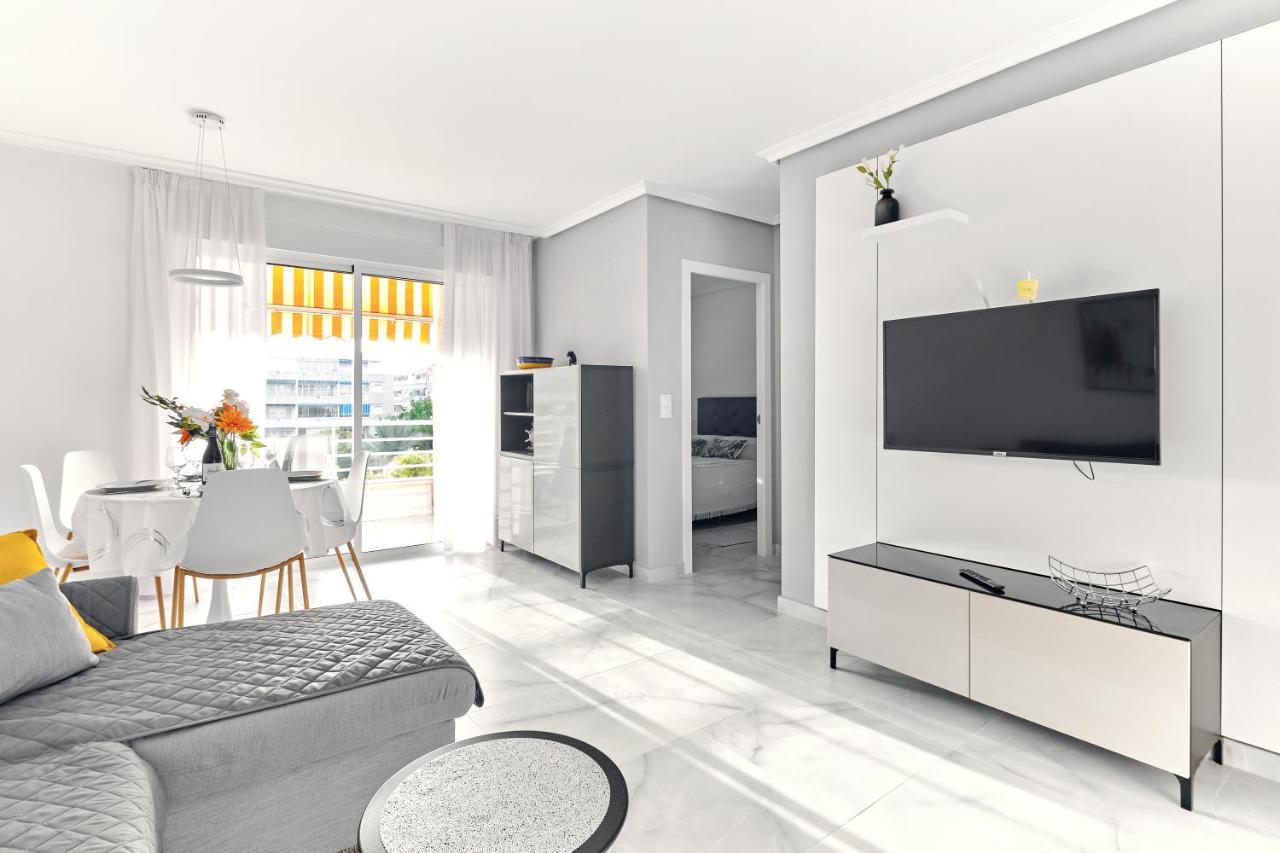 Lovely Sunny Apartment With Shared Pool And Private Parking Торевиеха Екстериор снимка