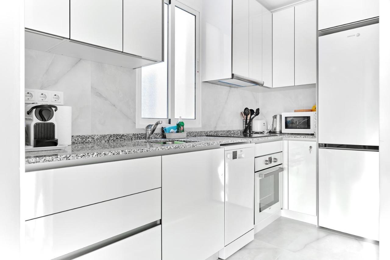 Lovely Sunny Apartment With Shared Pool And Private Parking Торевиеха Екстериор снимка