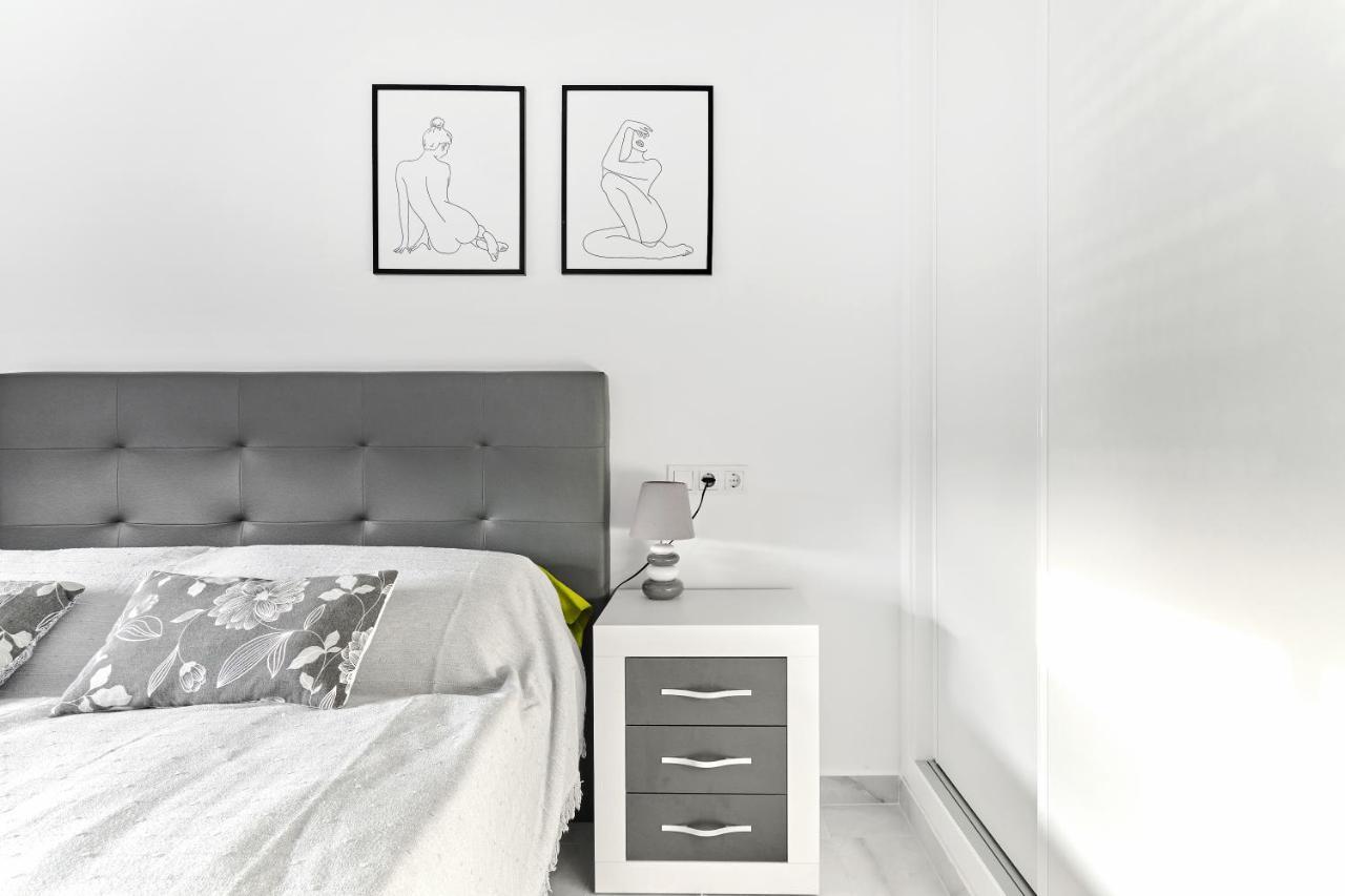 Lovely Sunny Apartment With Shared Pool And Private Parking Торевиеха Екстериор снимка