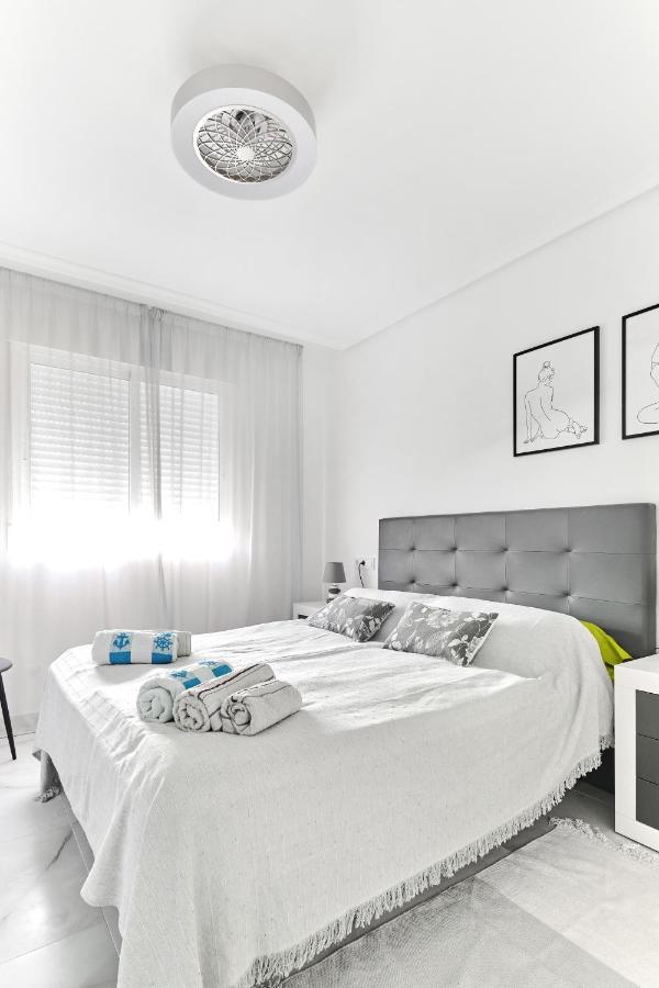 Lovely Sunny Apartment With Shared Pool And Private Parking Торевиеха Екстериор снимка