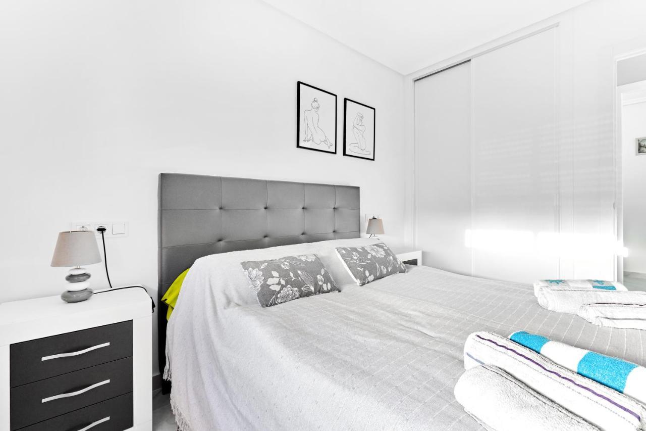 Lovely Sunny Apartment With Shared Pool And Private Parking Торевиеха Екстериор снимка